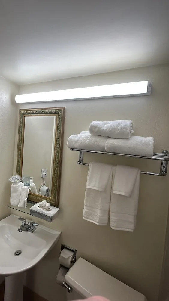 غرفة بسرير كوين، La Quinta Inn & Suites by Wyndham Stamford / New York City 8/8