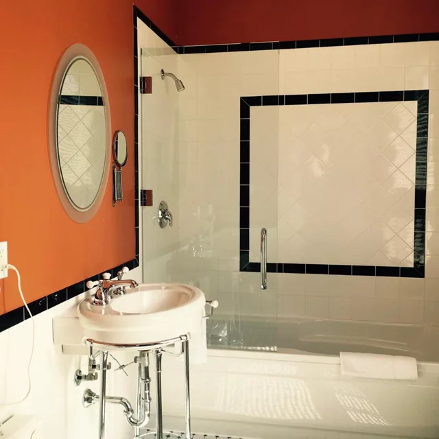 غرفة سوبيريور بسرير كينج وسرير كوين، Manoir Sherbrooke 4/6