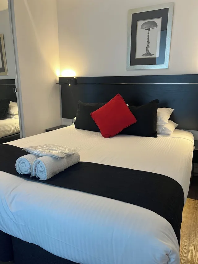 2 Bedrooms, Apartment, Balcony, Aura On Flinders Serviced Apartment 4/9