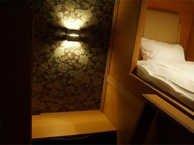Female Only, Upper, Cabin، Hotel Palms Tenmonkan 1/2