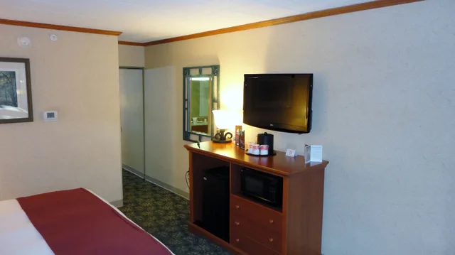 غرفة بسرير كينج، Ramada by Wyndham State College Hotel & Conference Center 9/10