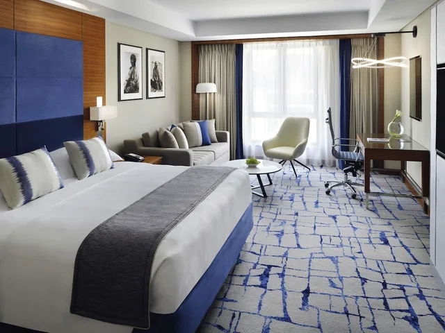 غرفة ديلوكس بسرير كينج، Movenpick Bur Dubai 2/8