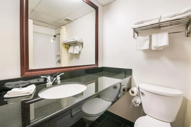 Room, King Bed, Accessible, Motel6 Tinton Falls, NJ - Neptune 8/10