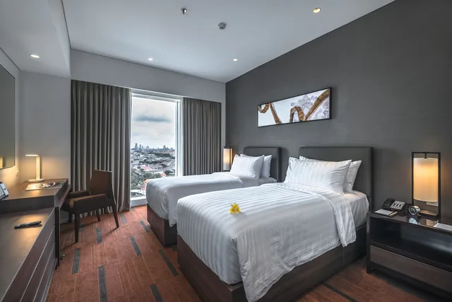 2 Bedrooms, Deluxe, King Bed, Oakwood Hotel And Residence Surabaya 1/3