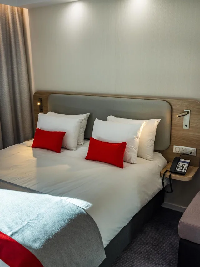 غرفة قياسية بسرير كينج وسرير كوين، Holiday Inn Express Nice - Grand Arenas 2/10