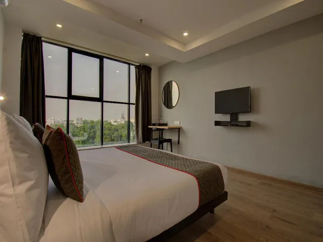 Executive, SHAGUN HOTEL 3/4