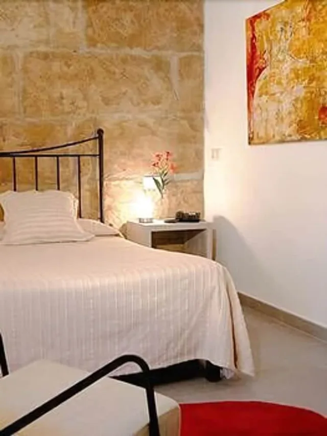 غرفة قياسية بسريرين منفصلين بإطلالة على المدينة، L Hostal 2/10