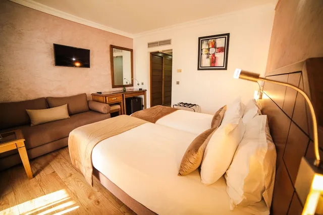 غرفة سوبيريور بسريرين منفصلين مع أريكة، Argana Hotel 10/10