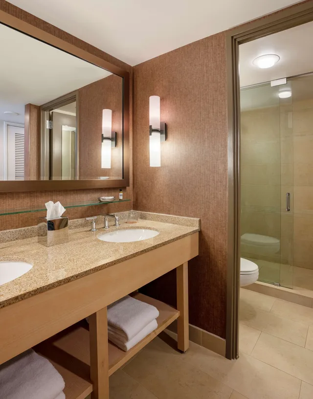 Pure, King Bed، Hyatt Lodge Oak Brook Chicago 6/6