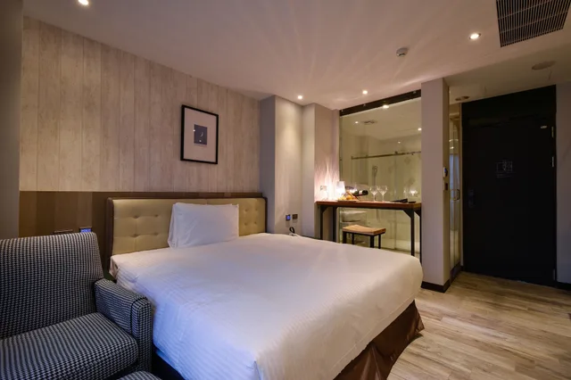غرفة ديلوكس بسرير كينج، 3 Door Hotel 5/10