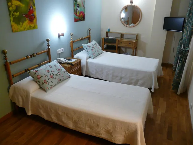 غرفة قياسية بسرير مزدوج، HOTEL NICE 2/2