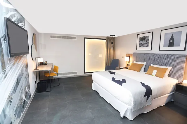 Deluxe, Twin Beds, No Window, Hotel Riu Plaza London Victoria 7/10