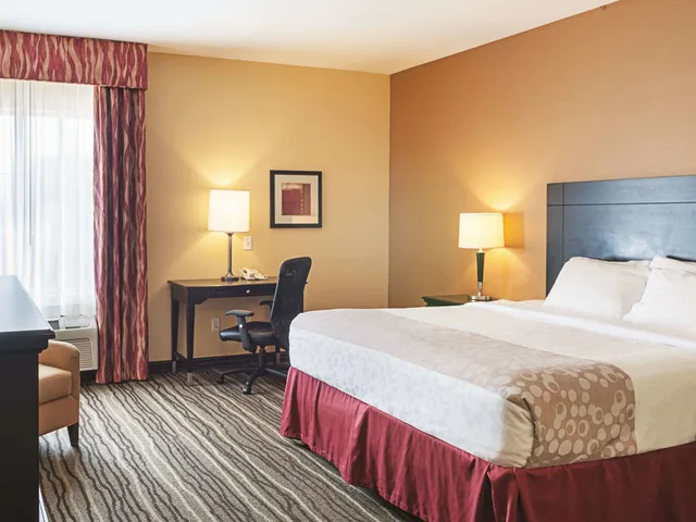 غرفة بسرير كينج لذوي الإعاقة، Studio6 Slidell, LA North Shore 1/3