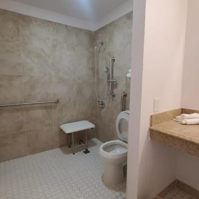 غرفة بسرير كينج، Motel 6 Branson West Silver Dollar City 10/10