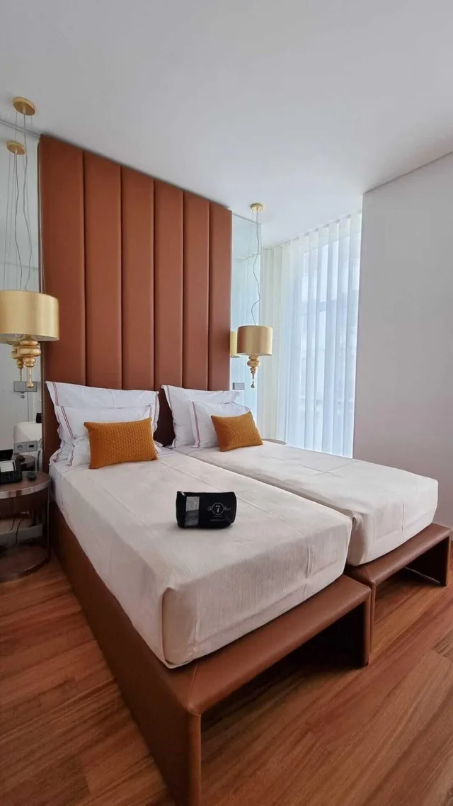 جناح بسرير كوين، The 7 Hotel 1/2