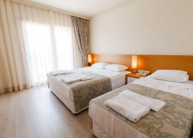 غرفة اقتصادية بسريرين منفصلين، L'Oceanica Beach Resort Hotel 1/5