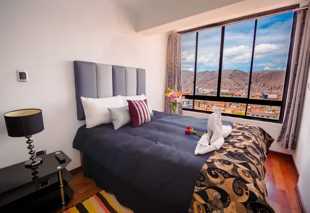 شقة ديلوكس بسريرين منفصلين وسريرين كوين بـ3 غرف نوم، Hotel R House Cusco 2/6