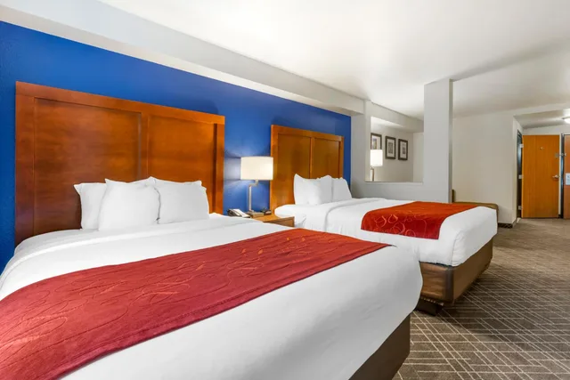 جناح بسرير كوين مع أريكة، Comfort Suites Redding - Shasta Lake 3/6