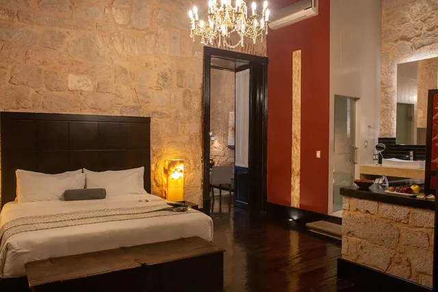 جناح جونيور بسرير كينج، Cantera Diez 1/4