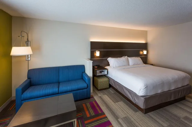 جناح بسرير كينج مع أريكة، Holiday Inn Express Hotel And Suites Reading 8/9