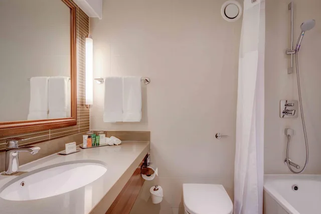 Standard, Twin Beds, Hilton Cambridge City Centre 2/2