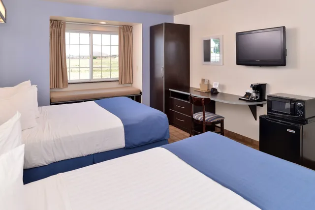 غرفة قياسية بسريرين كوين، Microtel Inn Suites Klamath Falls 3/5