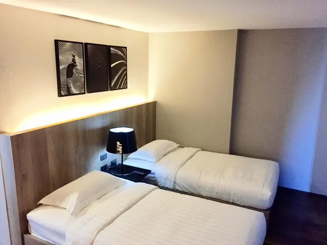 غرفة ديلوكس بسريرين منفصلين، The 28Th Hotel 1/8