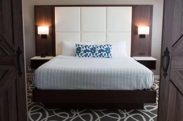 Preferred, Suite, King Bed, Sofa، The Park Hotel London 1/10