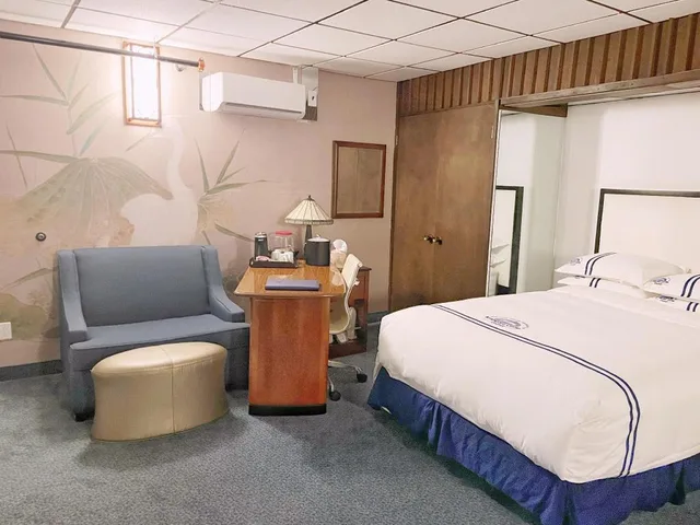 Family, King Bed, Wangshi China Palace Bed And Breakfast 3/3