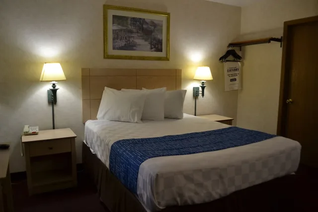 غرفة بسرير كوين، Travelodge by Wyndham Niagara Falls 3/4