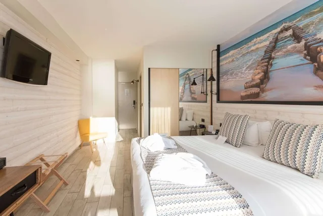 غرفة سوبيريور بسرير كينج بإطلالة على البحر، Best Western Plus Hotel Canet-Plage 5/10