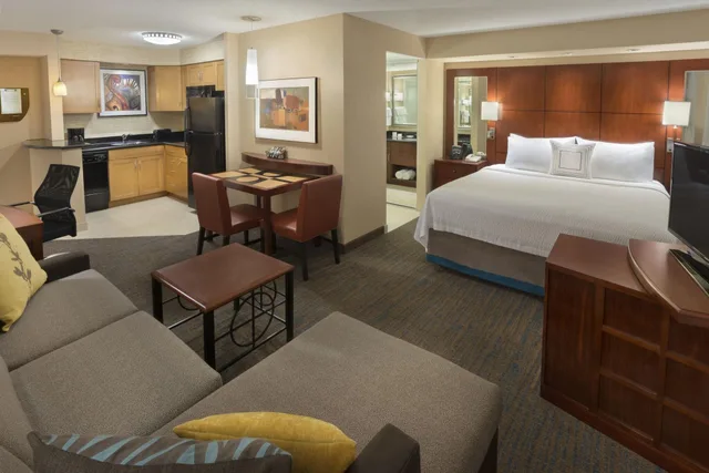 Suite, Queen Bed, Residence Inn by Marriott Toronto Downtown/Entertainment District 2/3