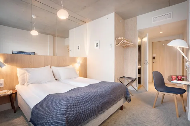 غرفة قياسية بسرير كوين، ZANDER K HOTEL 5/8