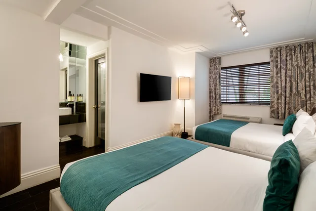 Room, 2 Queen Beds, Riviera Suites South Beach 6/10