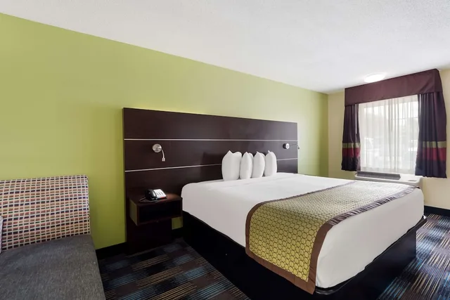 غرفة قياسية بسرير كينج، SureStay Hotel by Best Western Manning 2/3
