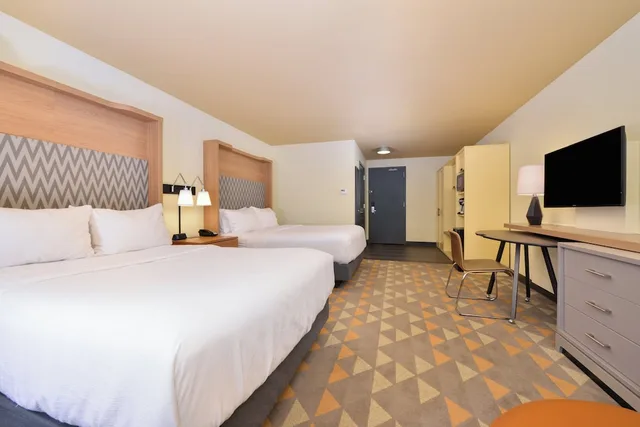 غرفة قياسية بسريرين كوين، Holiday Inn Kansas City Airport 1/7