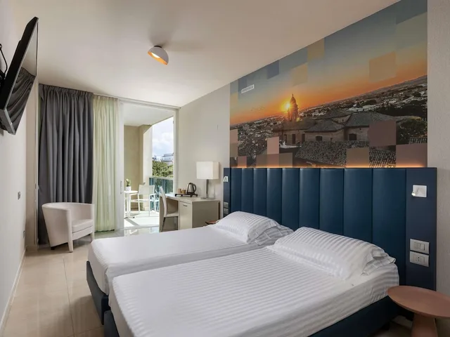 Classic, Twin Beds, Lateral Partial Sea View, Lateral Side Sea View, Terrace، MERCURE RIMINI ARTIS 8/10