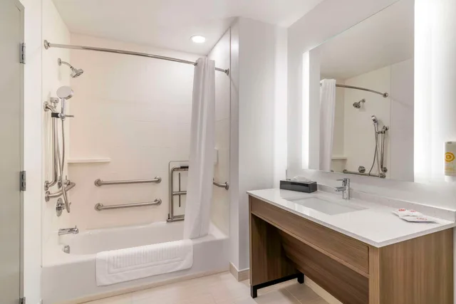 جناح لذوي الإعاقة، Comfort Inn & Suites Saratoga Springs 4/4
