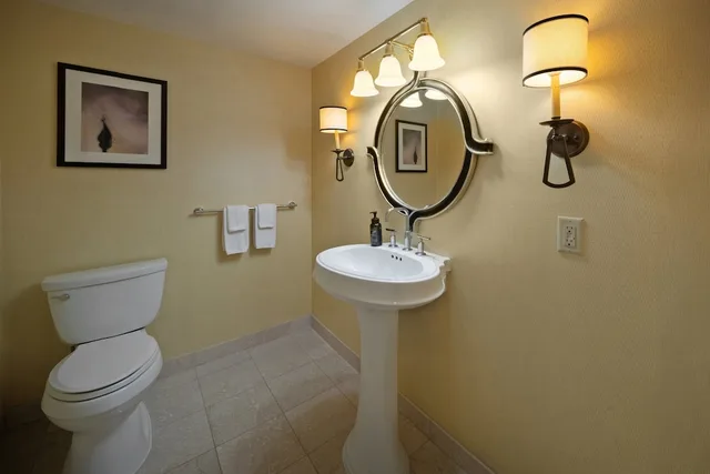 Renovated, Resort, Luxury, Suite, King Bed، Excalibur Hotel and Casino 7/9