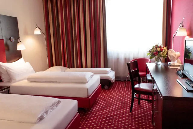 Room, Triple, PLAZA INN Wels 6/10