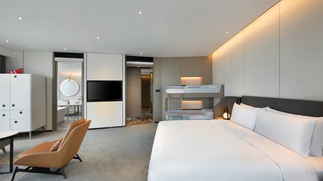 Room, King and Bunk Bed, River View, Crowne Plaza Quanzhou Riverview 2/3