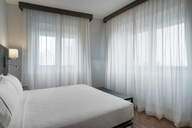 غرفة بسرير كينج بإطلالة على المدينة، Ac Hotel Milano By Marriott 4/8