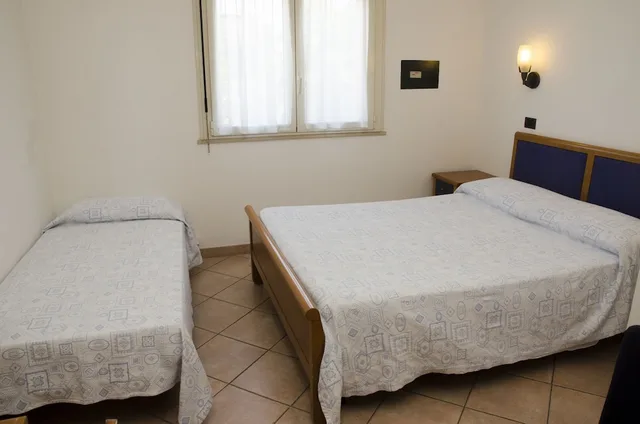 غرفة ثلاثية بسرير مزدوج وسرير فردي، Albergo Bar Cenni 2/5