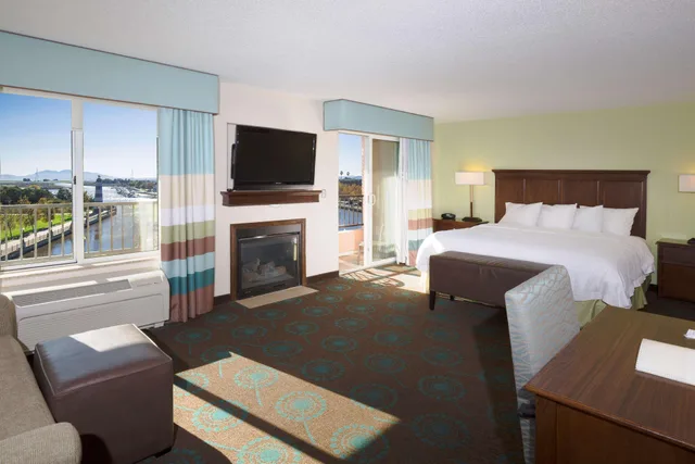 Studio, Suite, King Bed, Water View, Hampton Inn and Suites Suisun City Waterfront 2/4