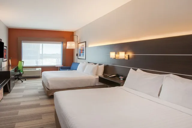 غرفة قياسية بسرير كوين، HOLIDAY INN EXPRESS & SUITES INDIANAPOLIS NE - NOBLESVILLE 1/2