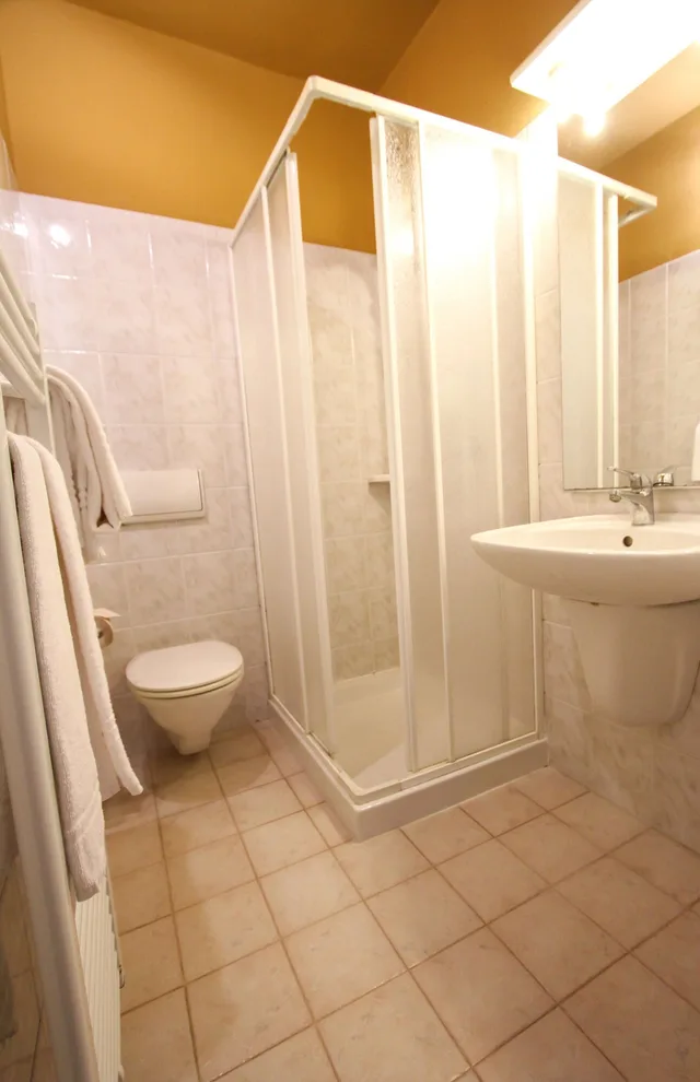غرفة عائلية بسرير كوين وسرير فردي، Bardolino Hotel 4/4