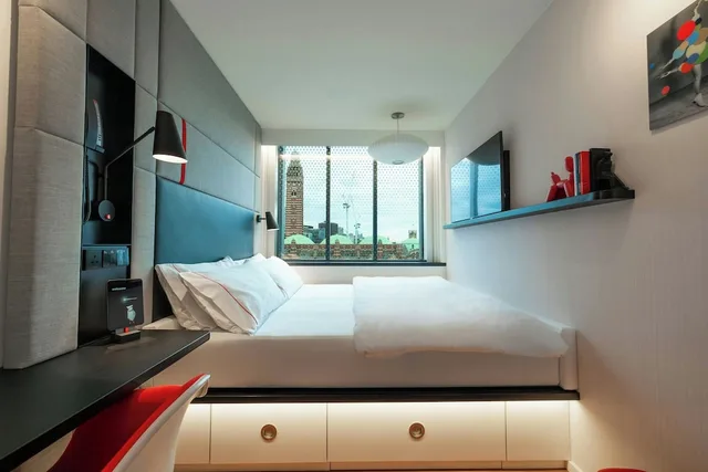 Premium, King Bed, with View, citizenM London Victoria Station 7/10