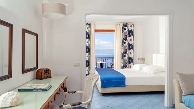 غرفة ديلوكس بسريرين منفصلين بإطلالة على البحر بشرفة، Hotel Belair 6/9