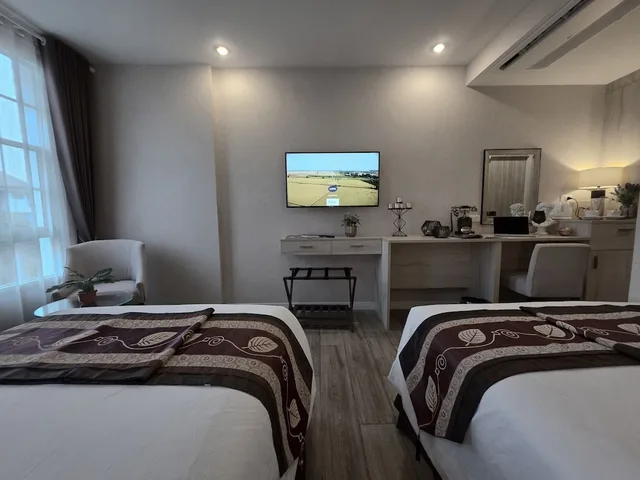 Standard, Twin Beds, Le Cannes, a Recall Luxe Hotel 3/6