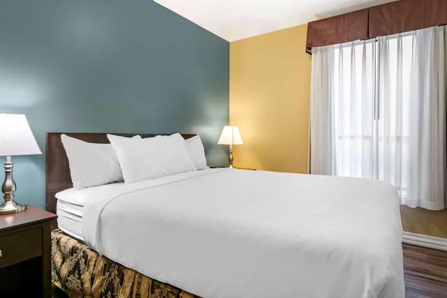 جناح بسريرين كوين، Econo Lodge Inn & Suites Kelowna 2/5